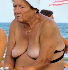 Old ex wives posing nude photos at the..